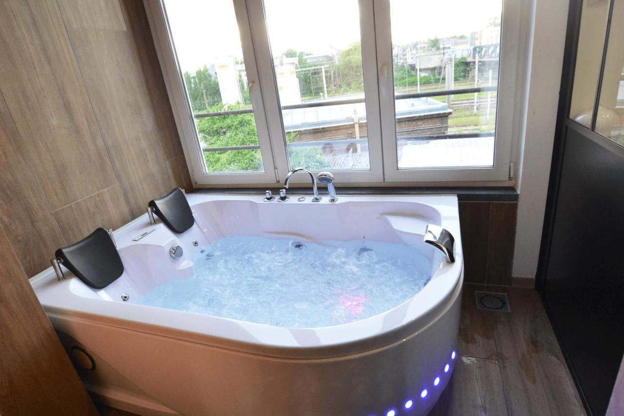 Capsule Wellness - Sauna - Balneo - Machine De Sport Privatif - Ps5 - 2 Chambres Valenciennes Zewnętrze zdjęcie